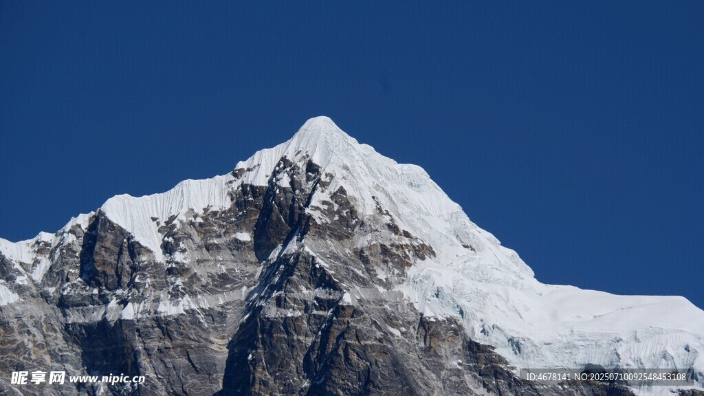 巍峨雪山