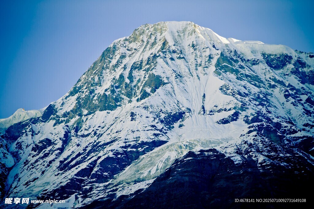 巍峨雪山