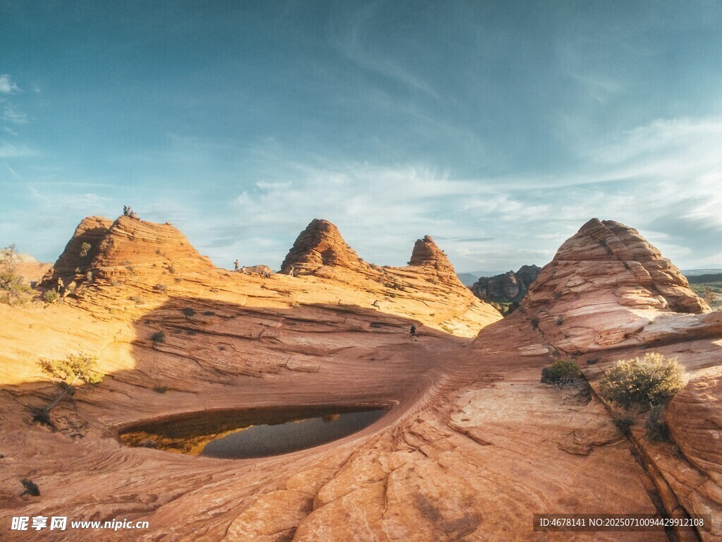 壮丽沙漠山丘景观