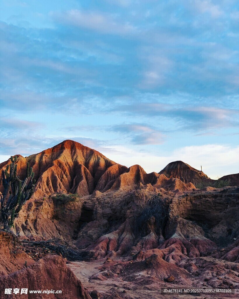 壮丽多彩的山峦景观