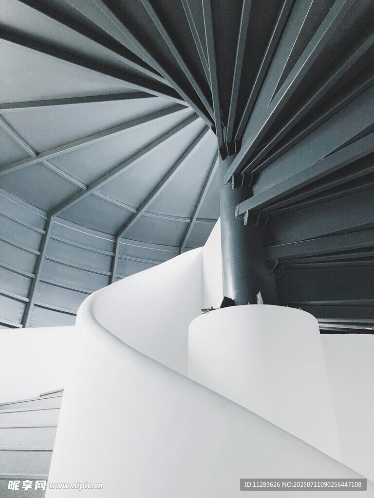 现代螺旋楼梯建筑之美
