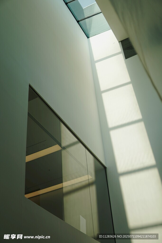 室内光影下的现代建筑空间