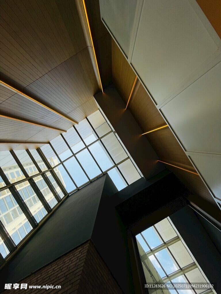 现代建筑内部天窗设计
