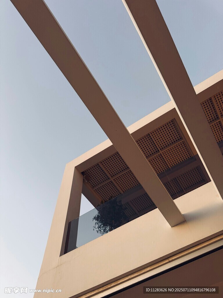 现代建筑独特结构视角