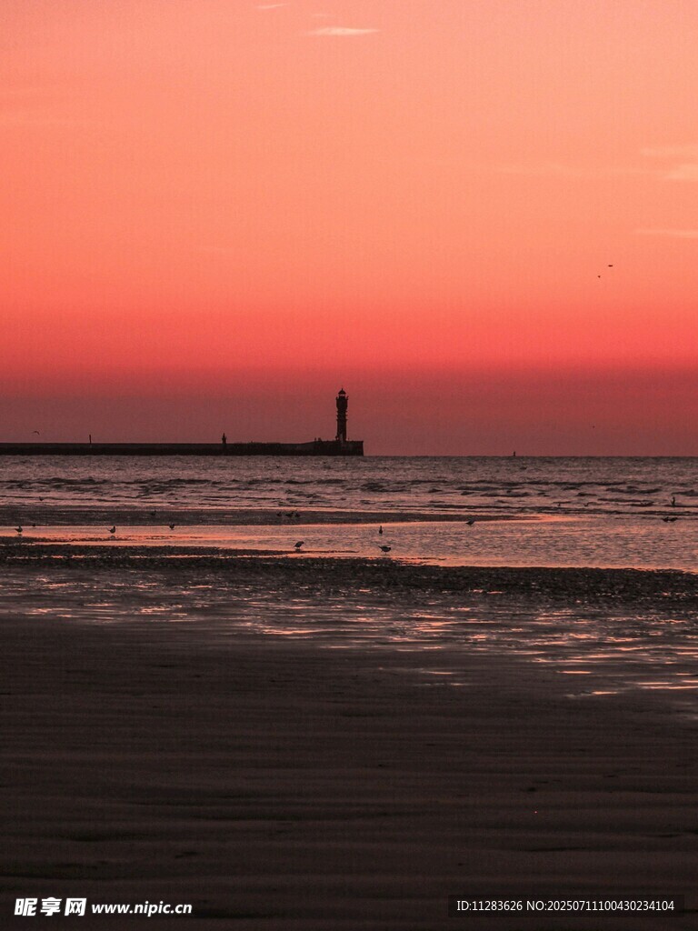夕阳下的海边美景
