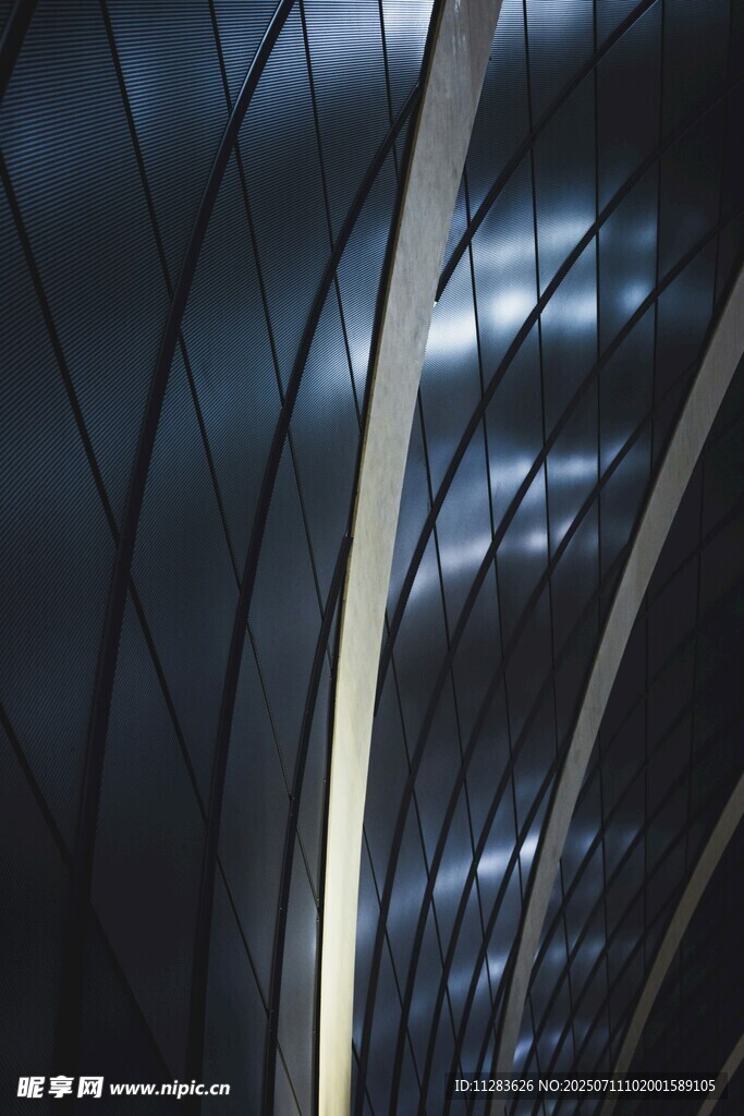 未来感金属线条建筑空间