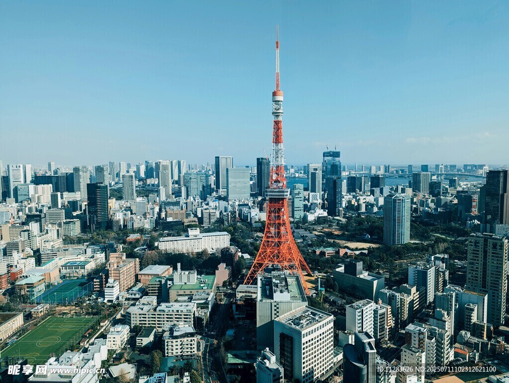 东京城市景观中的东京塔