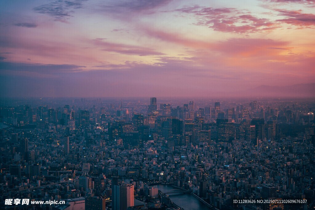 城市日落美景俯瞰图