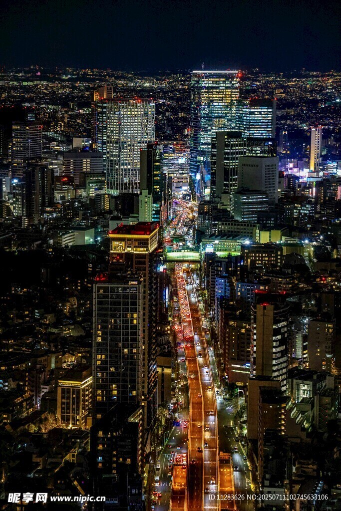 城市夜景车流璀璨
