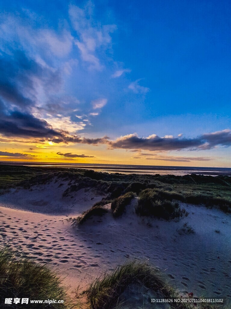 日落时分的沙丘美景