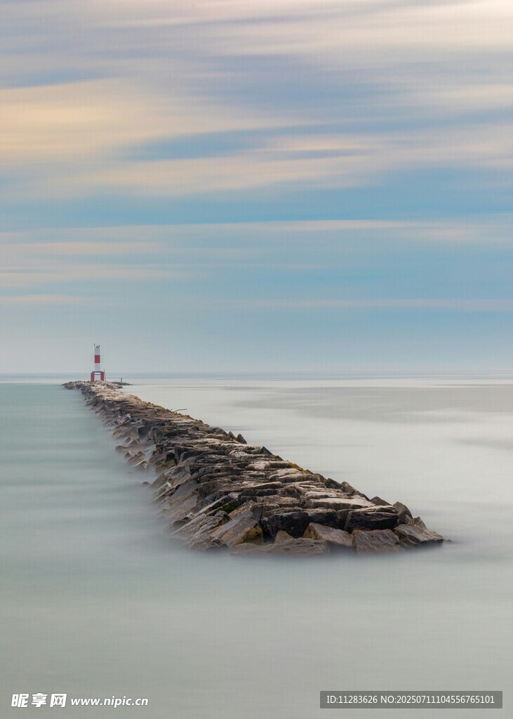 海边长堤