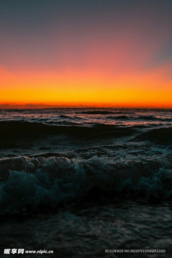 海浪翻涌