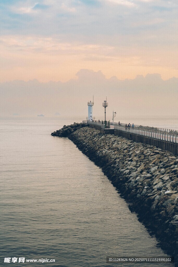 海边长堤
