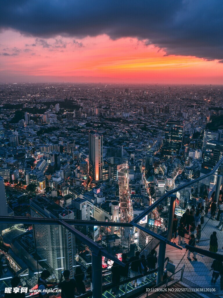 城市日落全景俯瞰图