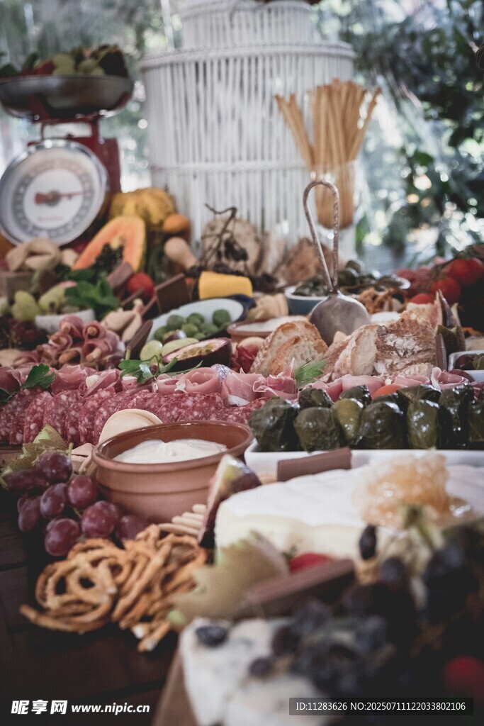 丰盛美食盛宴场景