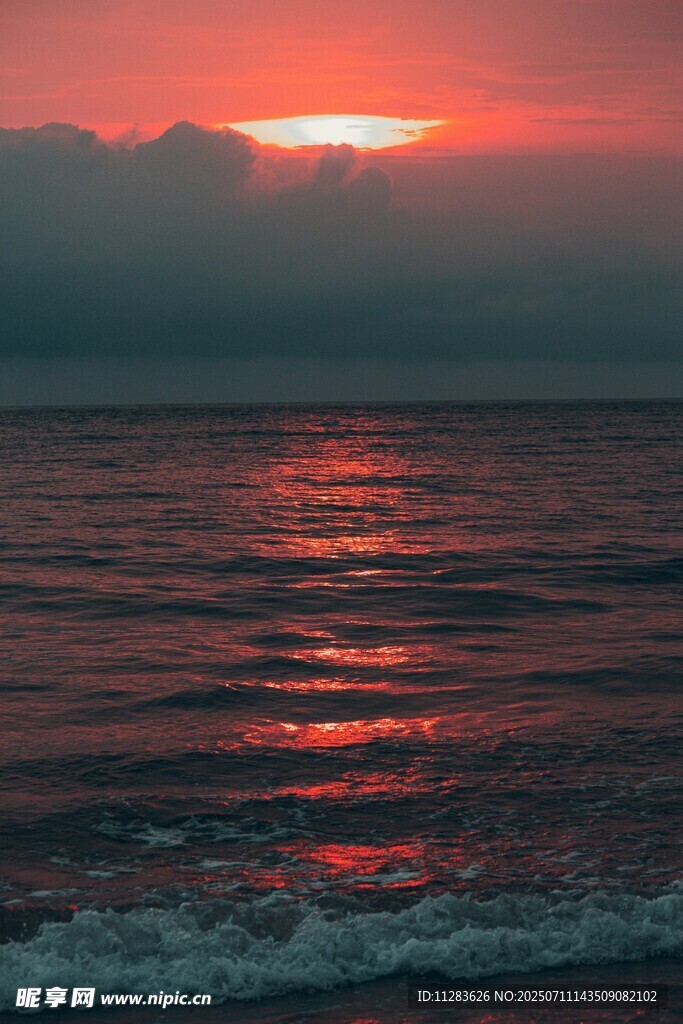 海上绝美日落景观
