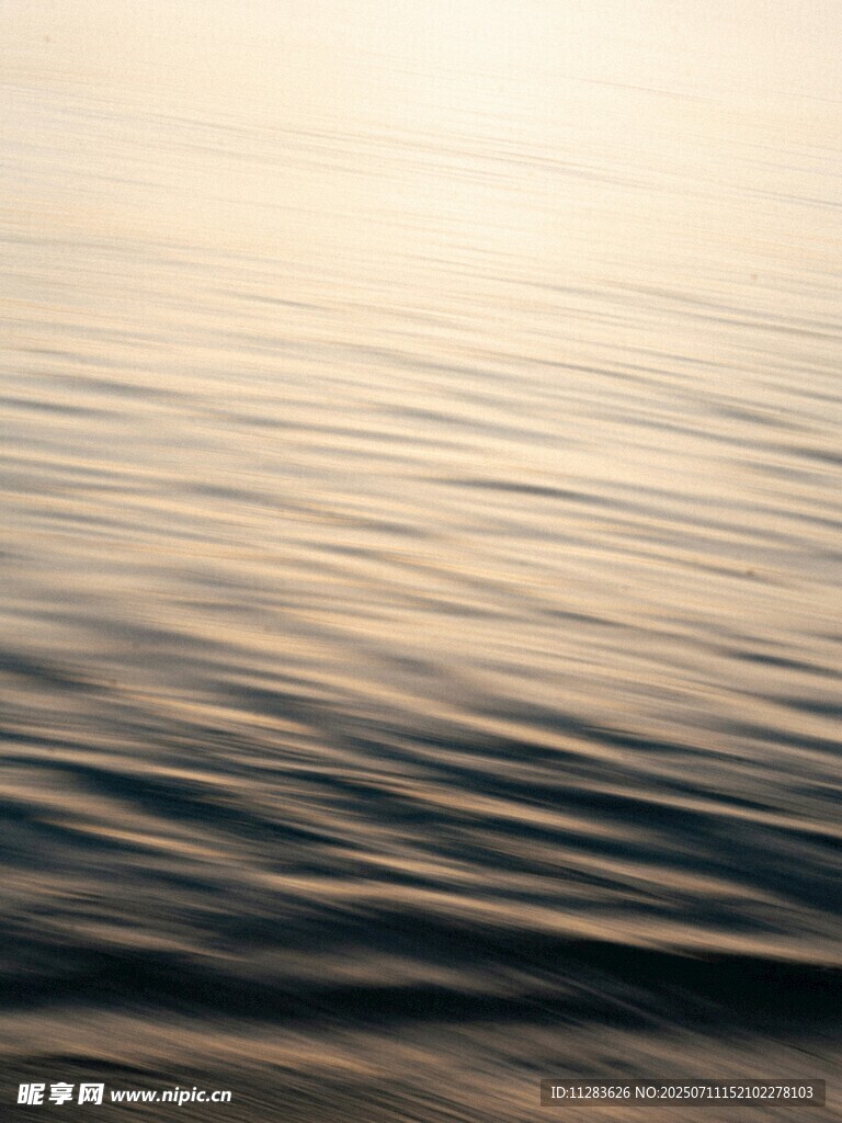 波光粼粼的海面