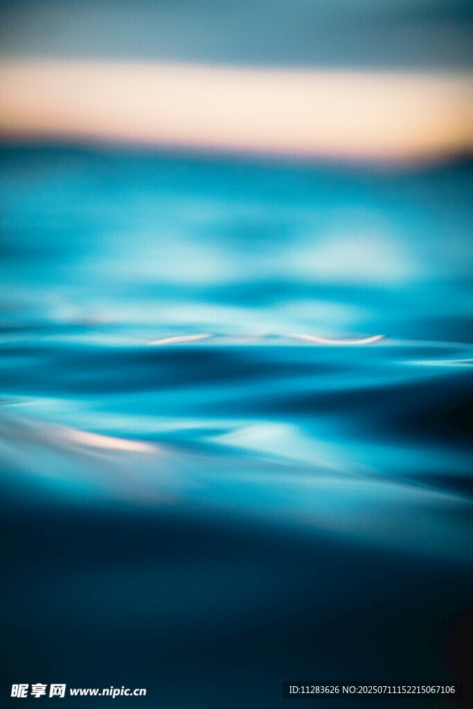 蓝色水波特写