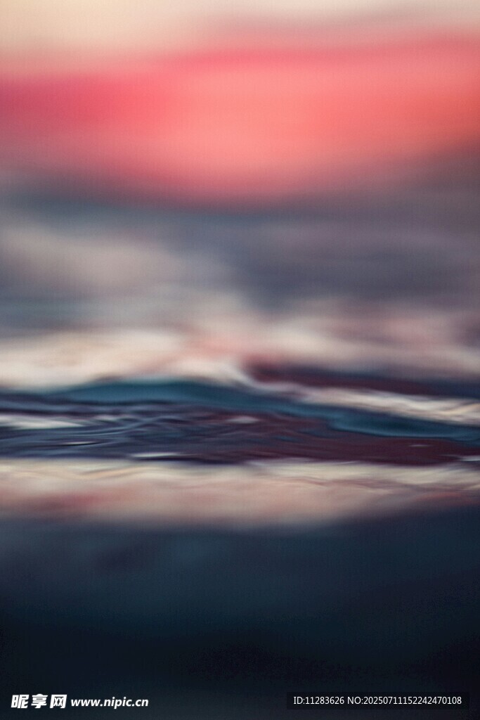 波光粼粼的水面美景