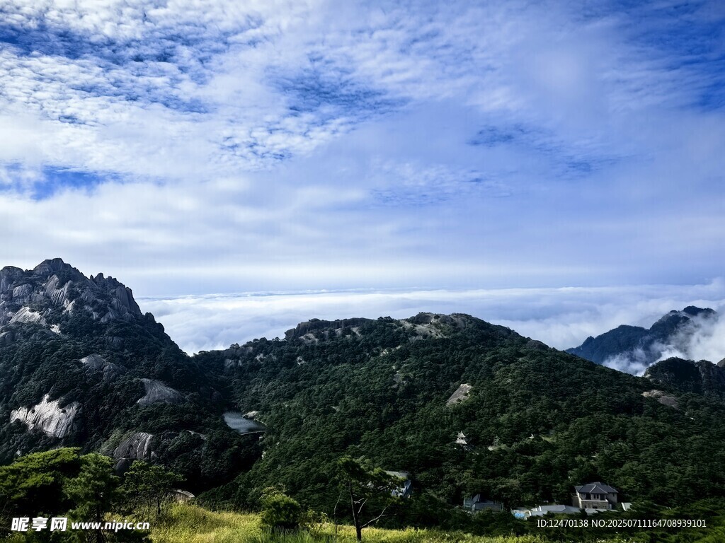 青山蓝天美景