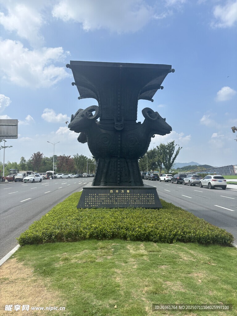 城市路口的独特雕塑