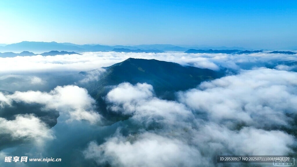 航拍高山云海风景