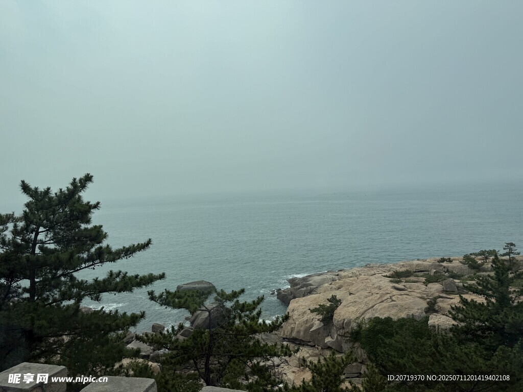海边山景