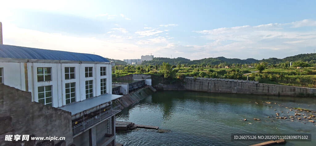 河畔电站白楼风景