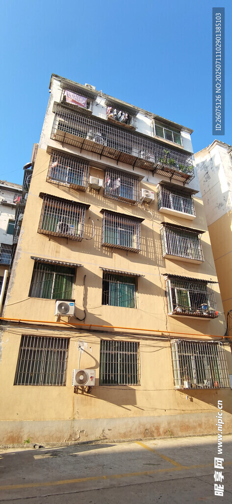 老旧居民楼外观景象