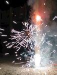 夜空中绽放的绚烂烟花