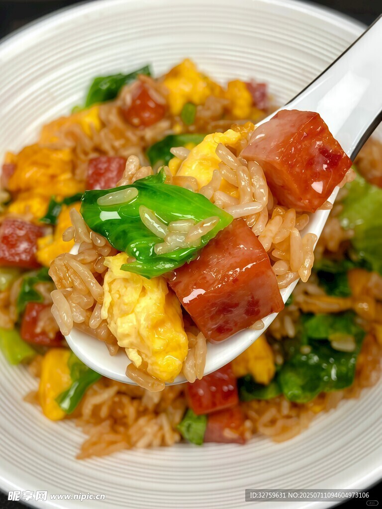 美味多彩炒饭一勺盛起