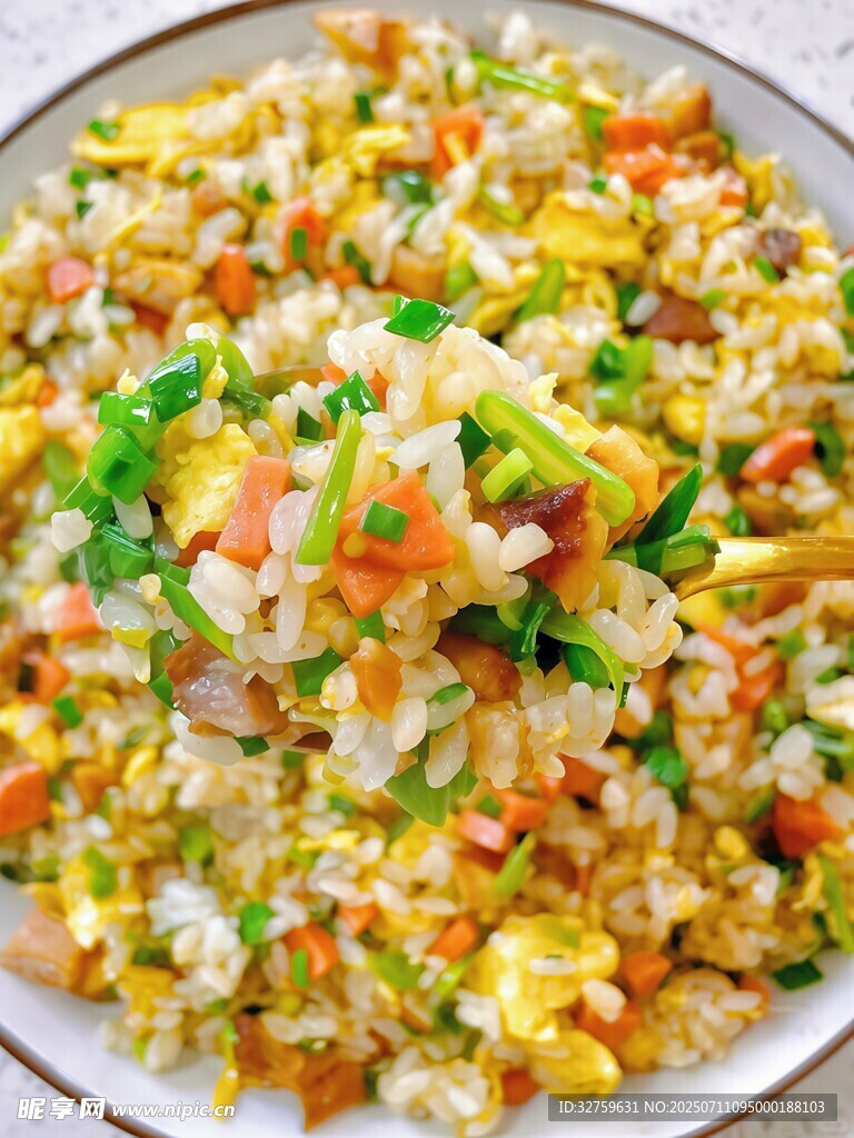 美味多彩蔬菜蛋炒饭