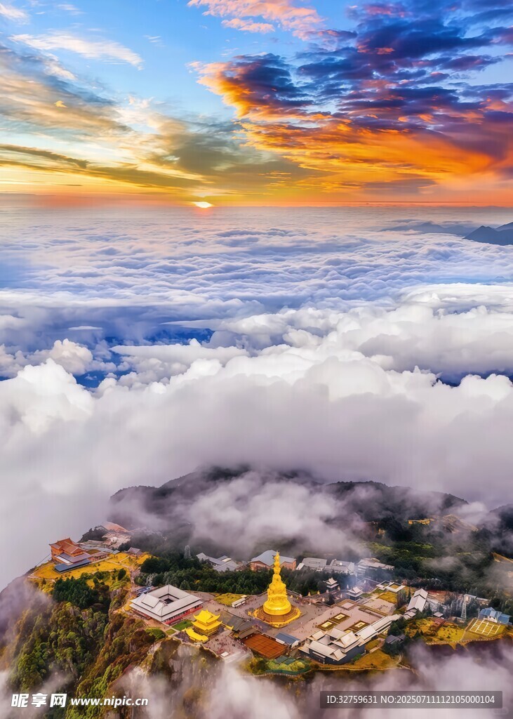 云海之上的梦幻山间景致