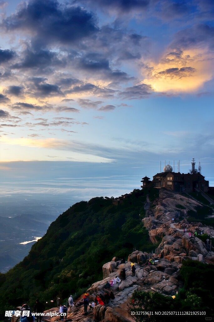 山顶观海美景