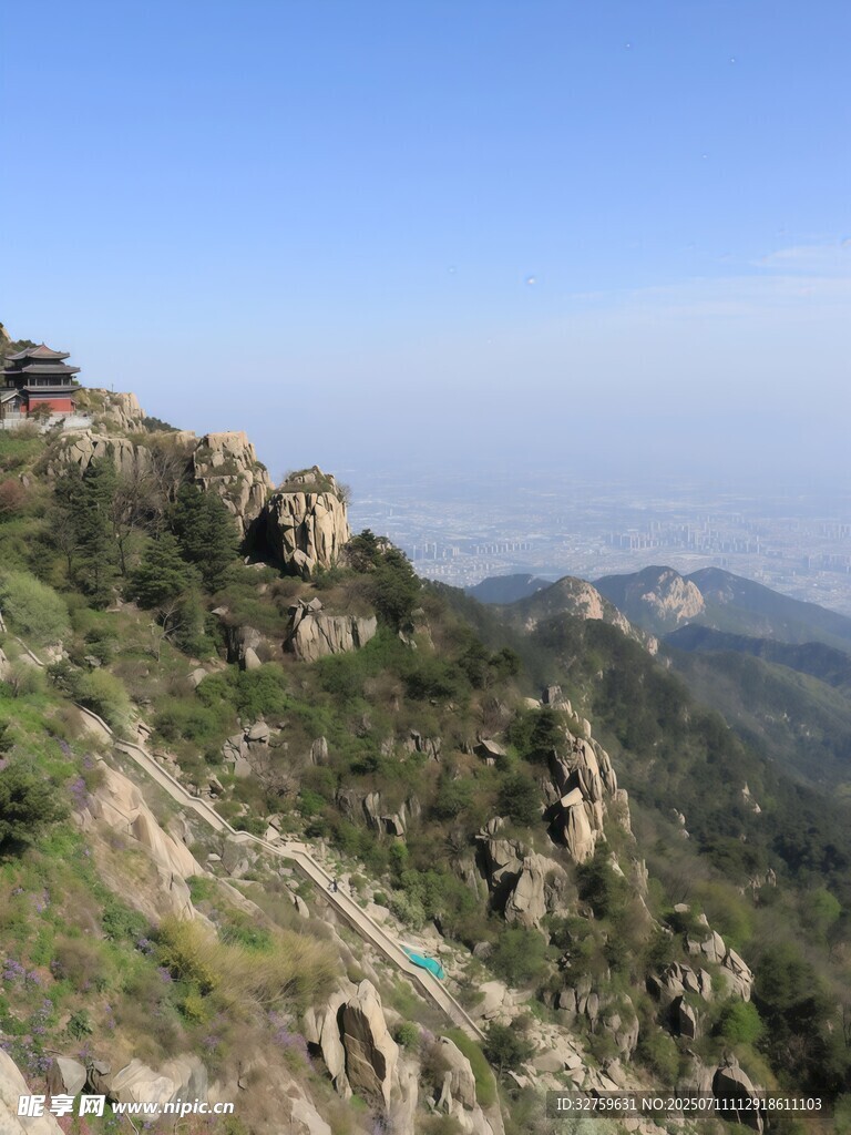 山巅美景远眺壮阔风光