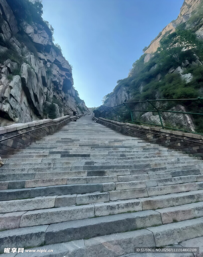山间石阶