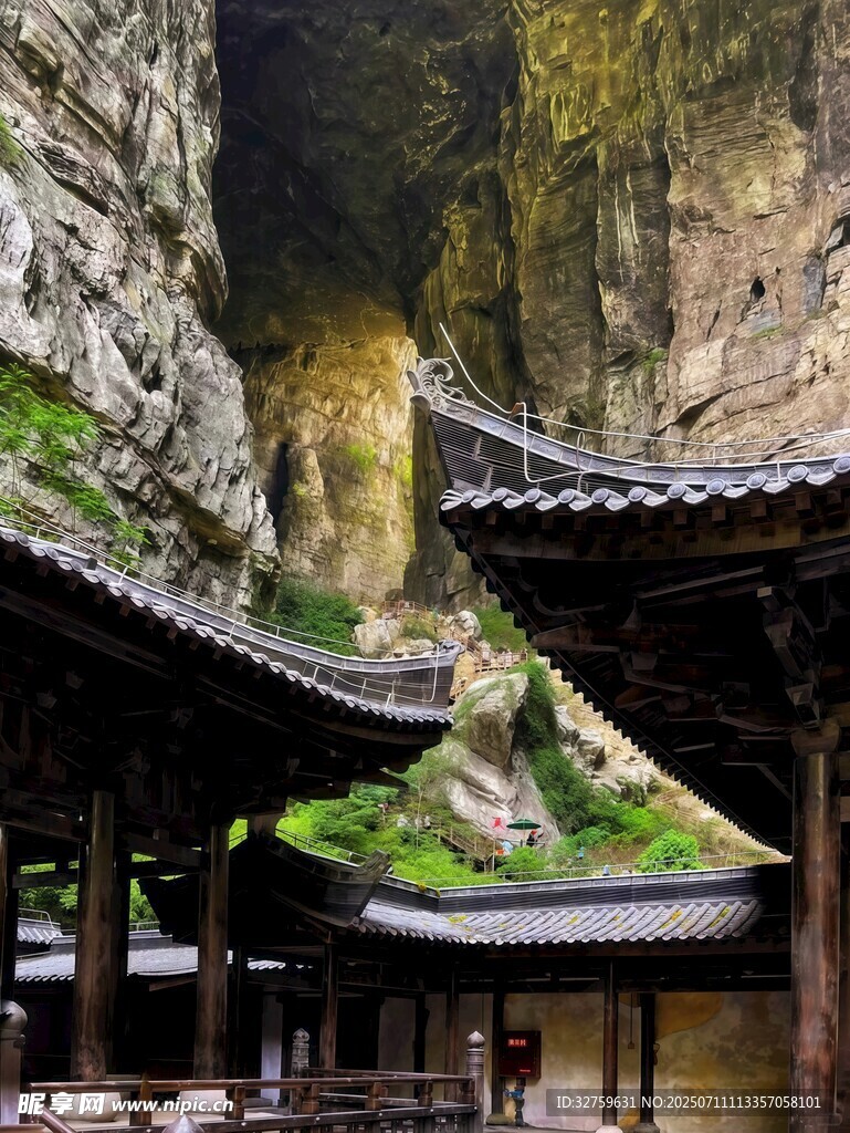 古建隐于山间美景