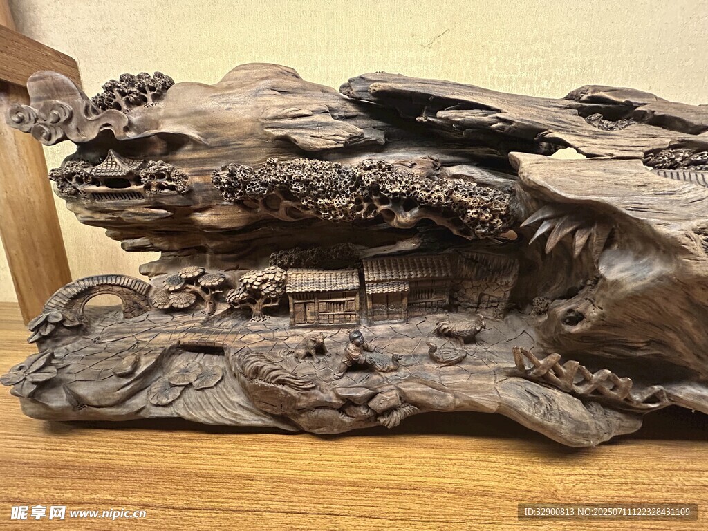 精美木雕摆件工艺精湛