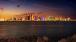 海滨城市璀璨夜景