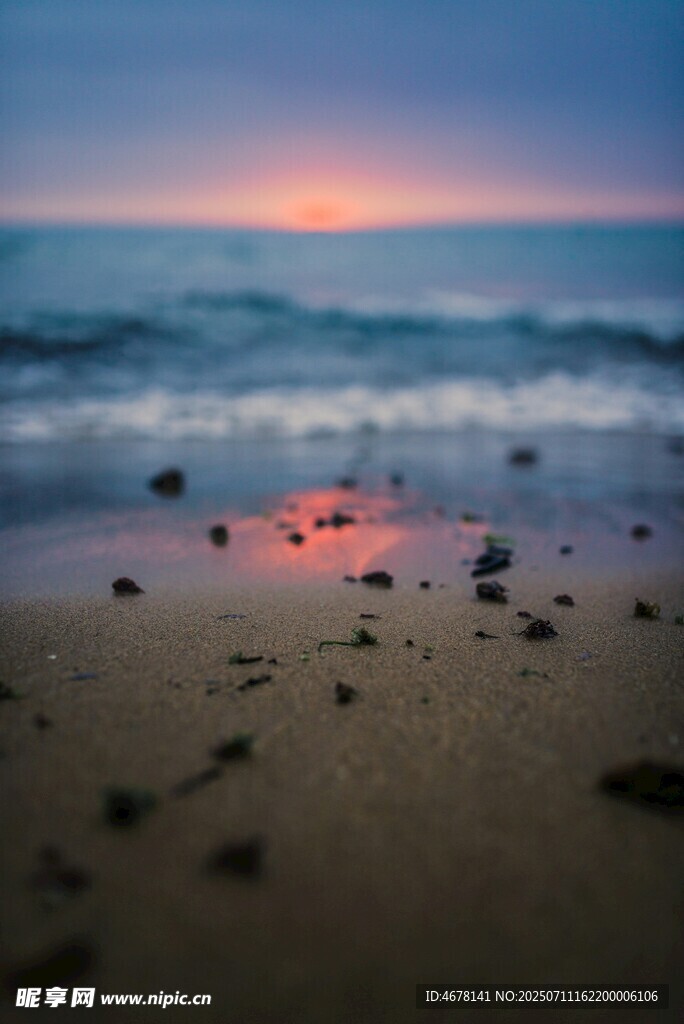 海边日落沙滩美丽景象