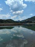 宁静山水湖景倒影如画