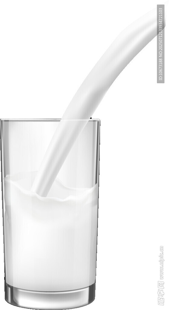 牛奶倒入玻璃杯瞬间