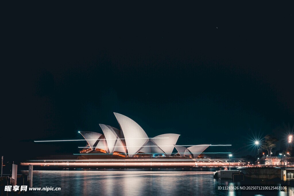 悉尼歌剧院夜景璀璨