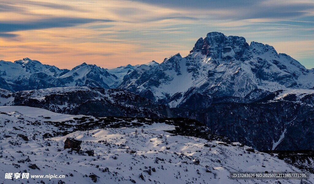 雪山壮丽美景