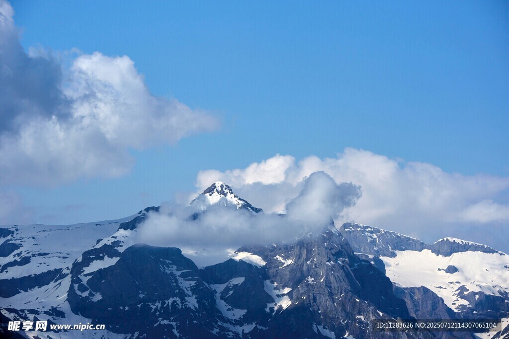 雪山之巅