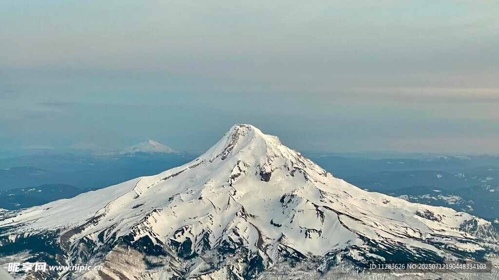 雪山壮丽景观