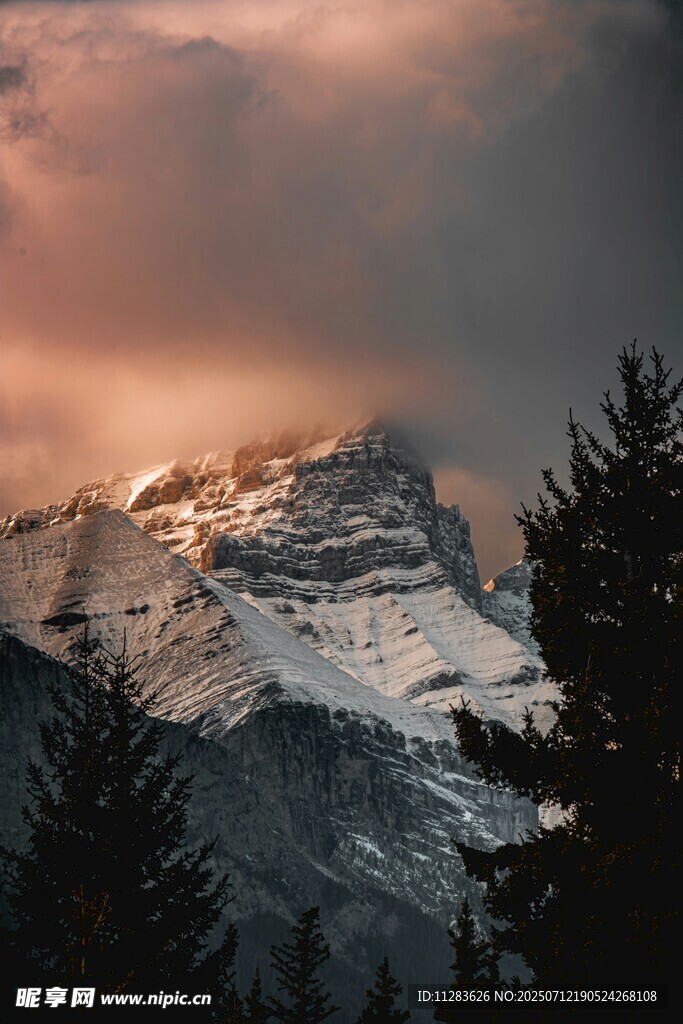 雪山夕照