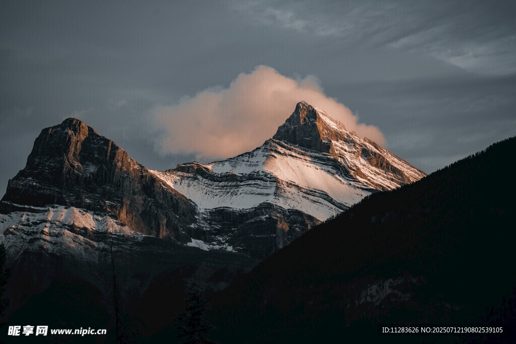 壮丽雪山美景