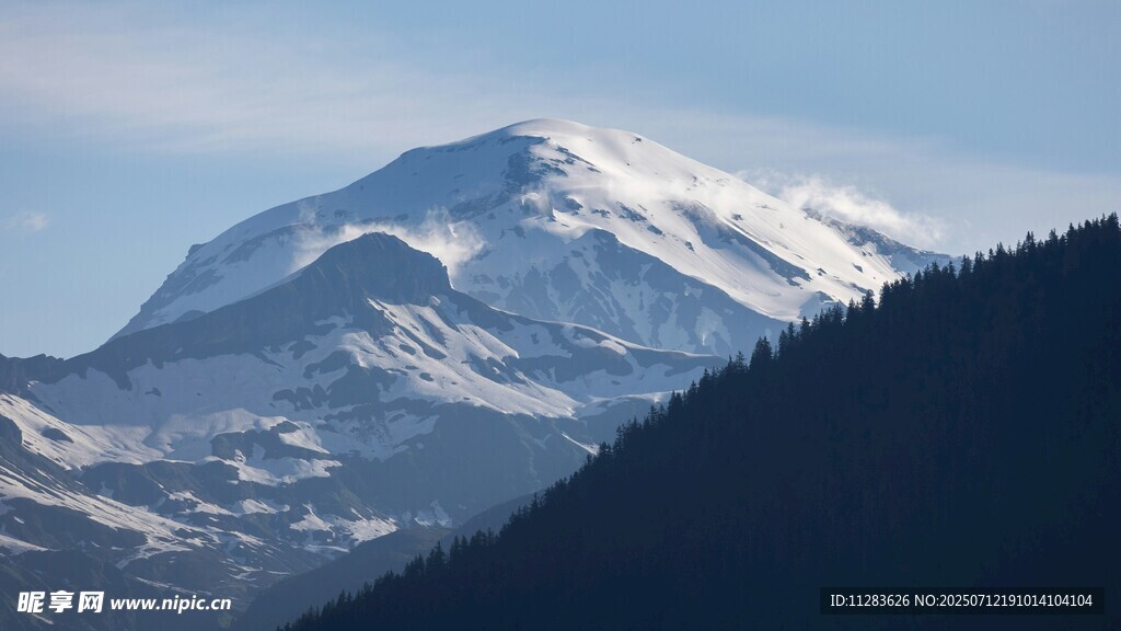 壮丽雪山景观