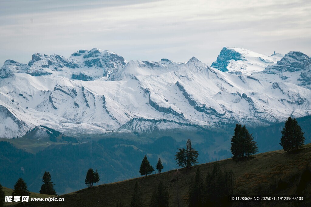 壮丽雪山风景